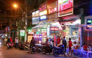 Phố ẩm thực hội tụ các món ăn 3 miền đầu tiên ở Sài Gòn có gì đặc biệt?