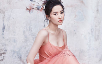 Lư Diệc Phi thần tiên tỷ tỷ 15 năm vẫn không lớn nổi