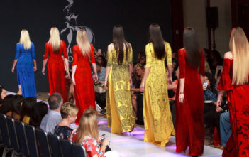 Áo dài dát vàng lên sàn New York Fashion Week