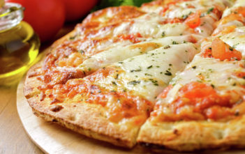“Hot Like Putin”. Ở Mỹ bán bánh pizza nhân ngày sinh nhật của Tổng thống Nga