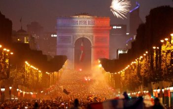 World Cup 2018: Champs-Elysées say men chiến thắng