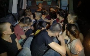 26 NGƯỜI VIỆT BỊ LÈN CHẶT TRONG KHOANG XE CÓ DIỆN TÍCH 3,8 M2 ĐỂ ĐƯA LẬU VÀO ĐỨC