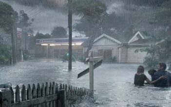 ‘Crawl’ – trận chiến sinh tồn giữa dòng nước với đám cá sấu khát máu