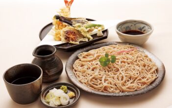 Gần trăm năm trước, shipper Nhật đã giao mì Soba theo cách “nổi da gà” chẳng khác gì làm xiếc