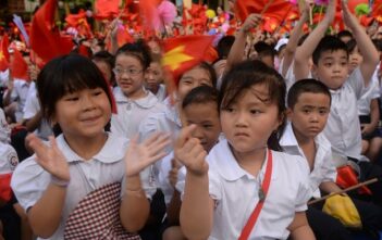 “Sao đỏ” trong trường học sẽ hủy hoại nhân cách trẻ!