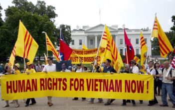 Bênh và chống vụ chủ tịch cộng đồng DC ‘sẵn sàng gặp ông Nguyễn Phú Trọng’