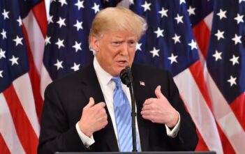 Vì sao Tổng thống Trump lại bị một số người gọi là “kẻ ngốc”?