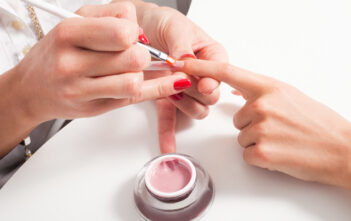 Nguy cơ phơi nhiễm hóa chất từ tiệm nail