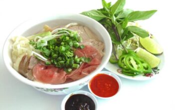 Hay vui lạ bài ca về Phở-The Pho Song (MUSIC VIDEO) Richie Le feat. AJ Rafael-