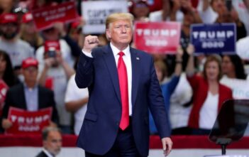 TT Trump chiến thắng trong bầu cử sơ bộ đầu tiên của đảng Cộng hòa