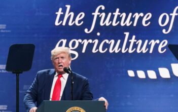 TT Trump cám ơn nông dân sát cánh đối đầu với Trung Quốc