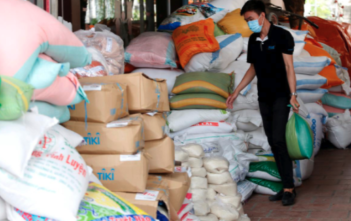‘Rice ATM’ Feeds Vietnam’s Working Poor In Covid Lockdown