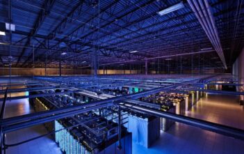 FBI bắt kẻ âm mưu ‘đánh sập 70% mạng Internet’ bằng thuốc nổ