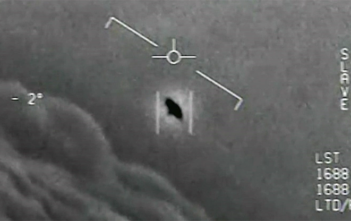 Cựu phi công Hải quân Mỹ khẳng định nhìn thấy UFO hàng trăm lần