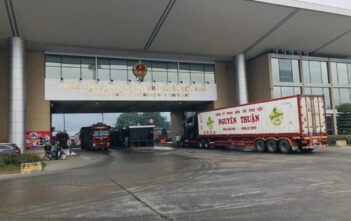 Trung Quốc lại siết xuất cảng nông sản từ Việt Nam ở cửa khẩu Lào Cai